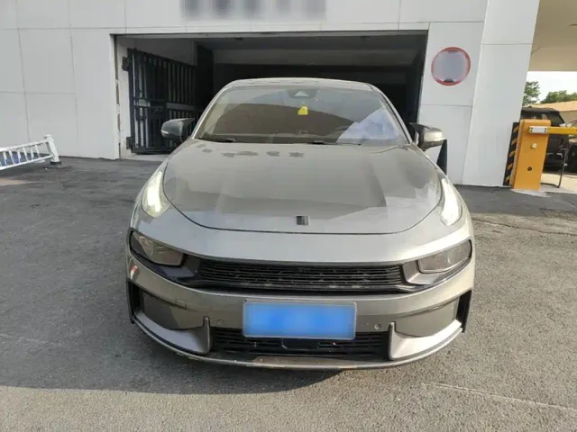 Lynk & Co 03 — Фото автомобиля 2
