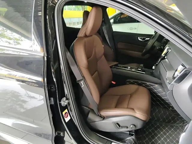 Volvo XC60 — Фото автомобиля 3