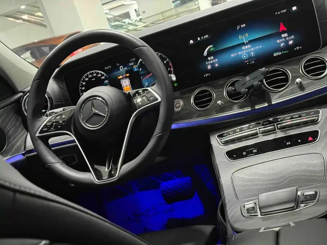 Mercedes-Benz E-Class — Фото автомобиля 9