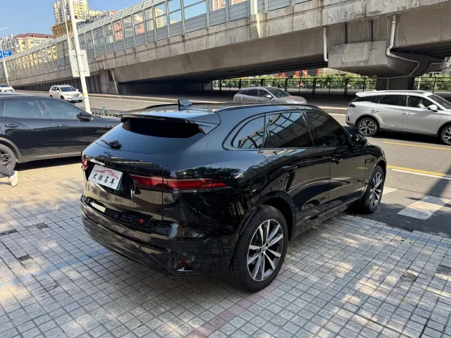 Jaguar F-Pace — Фото автомобиля 6