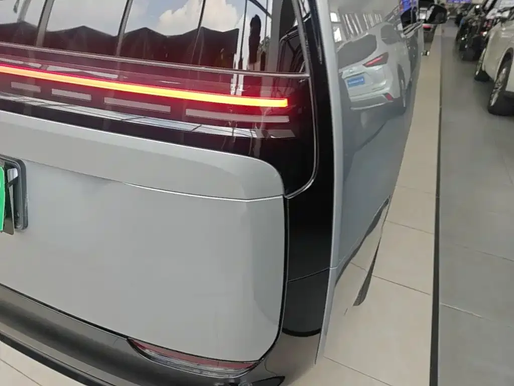 Li Auto Li Auto MEGA 2024 Ultra — Фото автомобиля 7