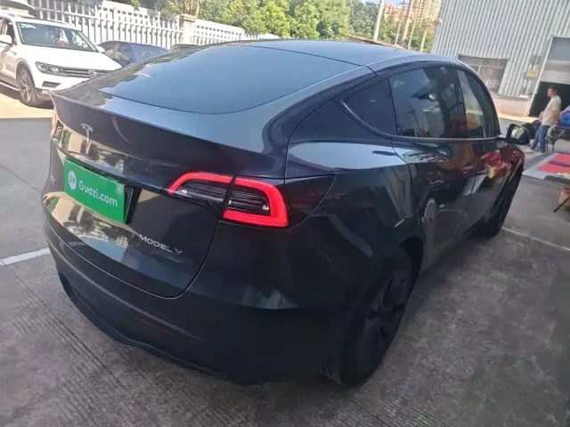 Tesla Model Y — Фото автомобиля 6