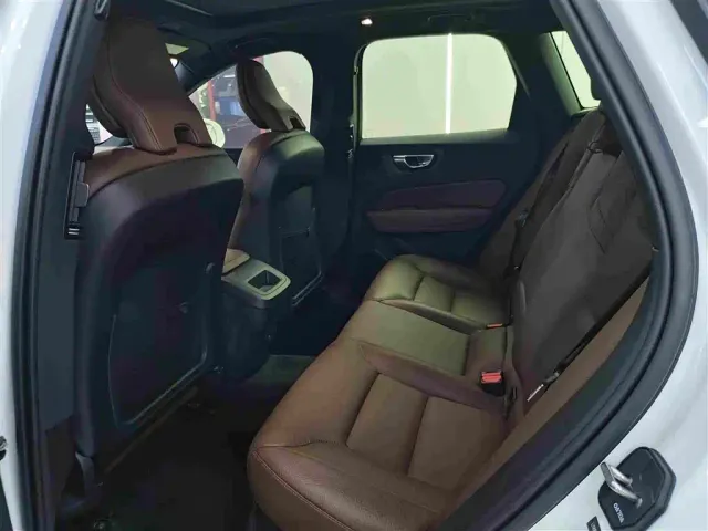 Volvo XC60 — Фото автомобиля 6