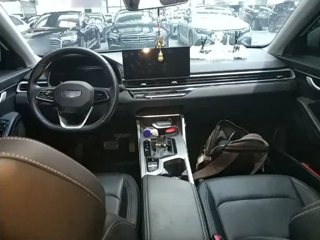 Geely Emgrand — Фото автомобиля 9