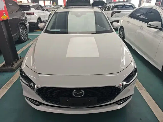 Mazda Axela — Фото автомобиля 2