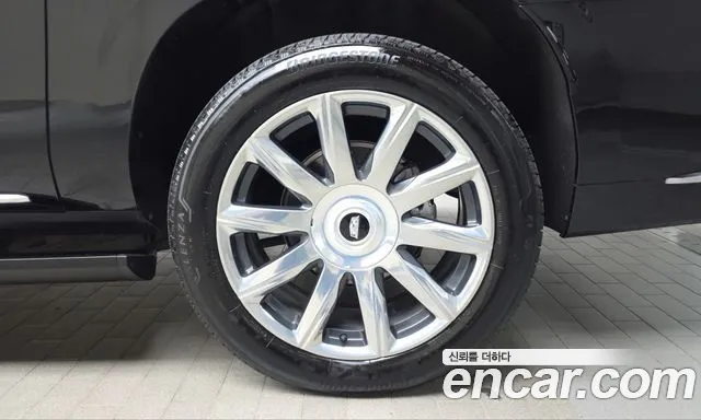 Cadillac Escalade — Фото автомобиля 6