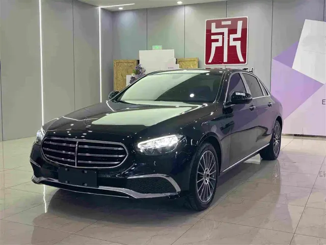 Фотография автомобиля — Mercedes-Benz E-Class