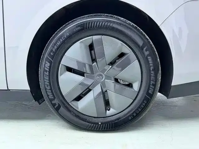 Li Auto MEGA — Фото автомобиля 9