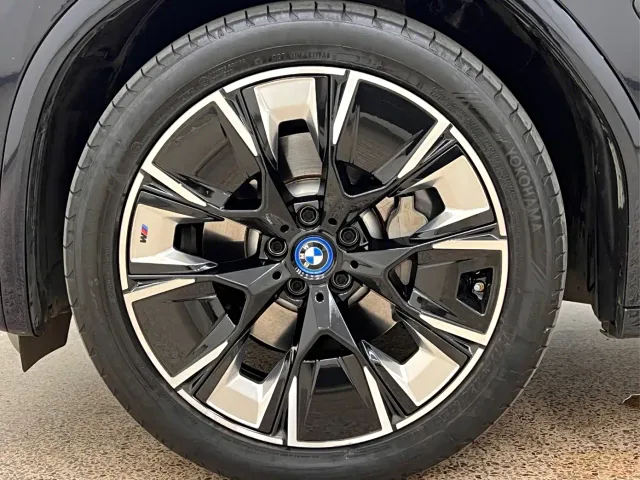 BMW iX3 — Фото автомобиля 10