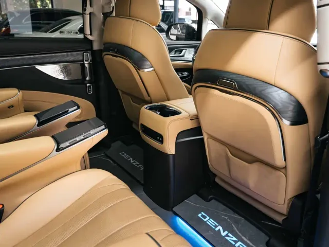 Denza D9 — Фото автомобиля 20