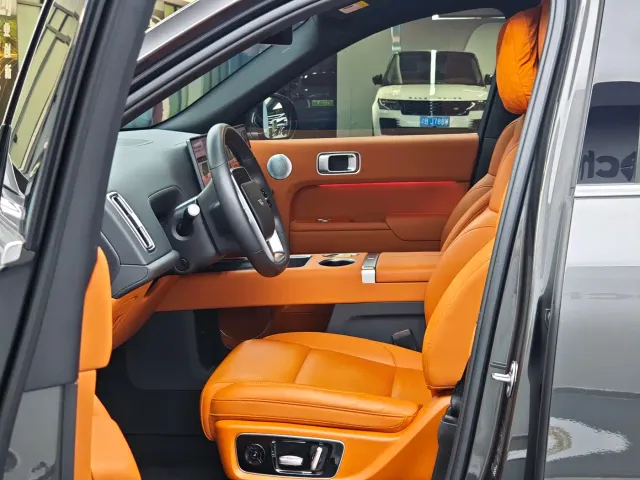 Li Auto L8 — Фото автомобиля 10