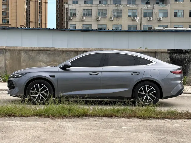 BYD Qin L — Фото автомобиля 8