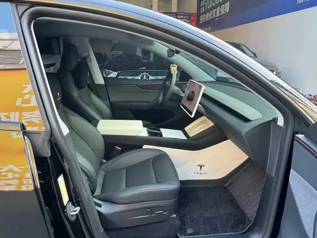 Tesla Model Y — Фото автомобиля 11