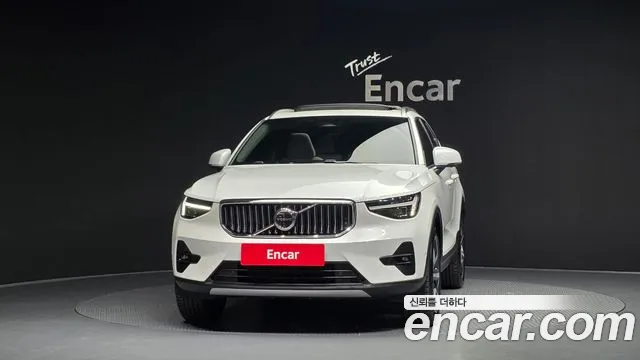 Вольво XC40 B4 Ultra Bright — Фото автомобиля 3