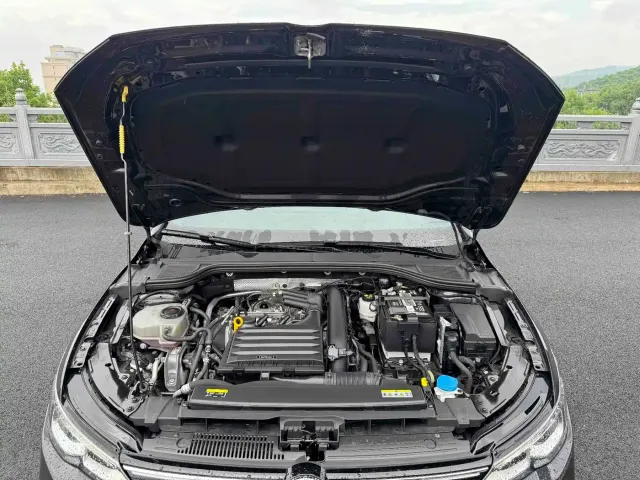 Volkswagen Golf — Фото автомобиля 22