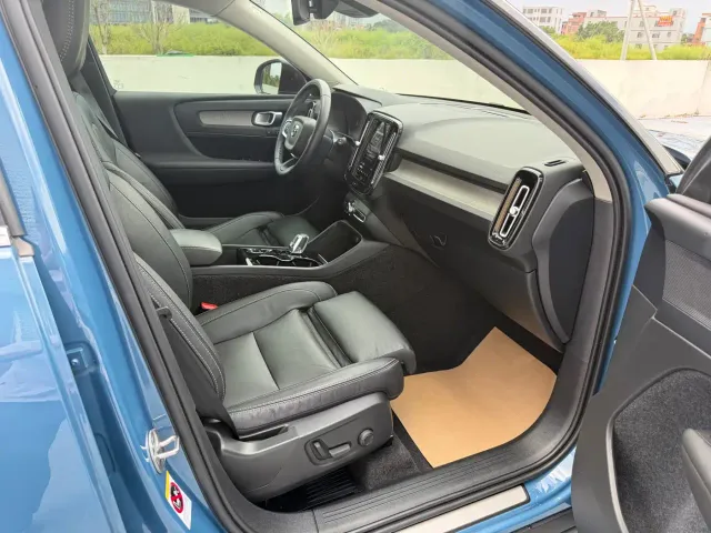 Volvo XC40 — Фото автомобиля 13