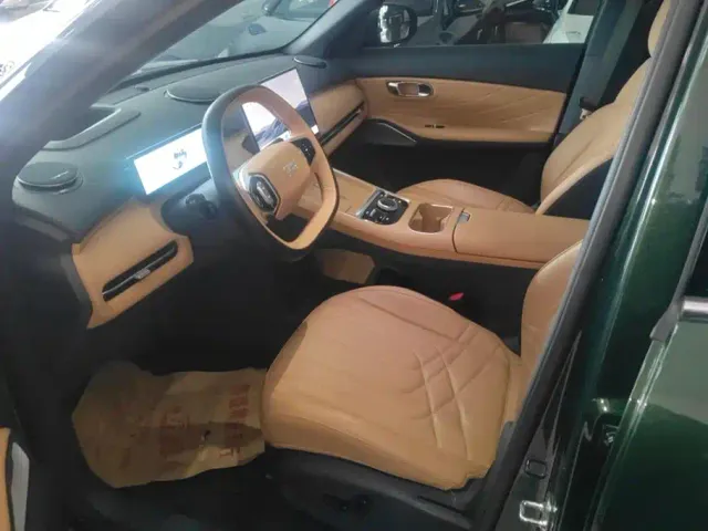 Geely Galaxy Starship 7 EM-i — Фото автомобиля 9