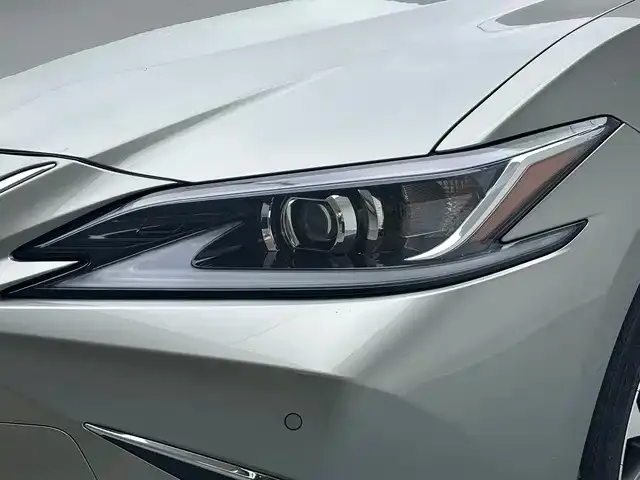 Lexus ES — Фото автомобиля 17