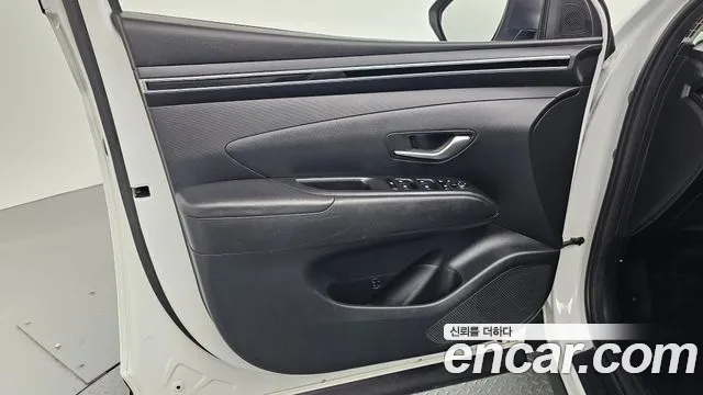 Hyundai Tucson Tucson (NX4) Бензин 1.6 турбо 2WD — Фото автомобиля 24