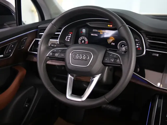 Audi Q7 — Фото автомобиля 10