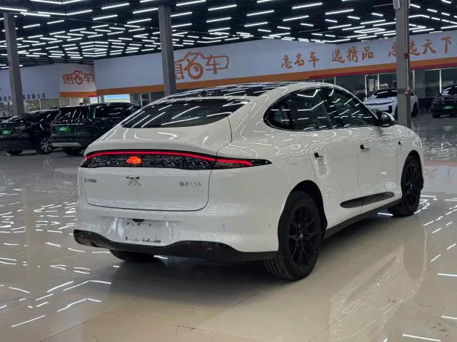 IM Motors LS6 — Фото автомобиля 10