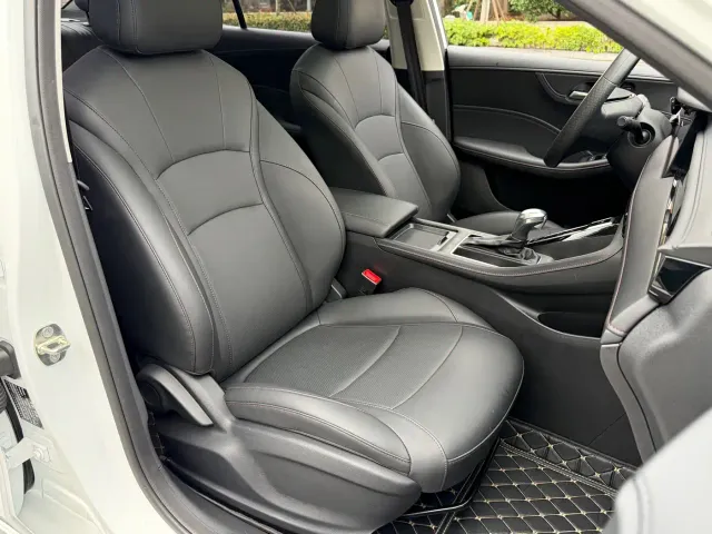 Roewe i5 — Фото автомобиля 10