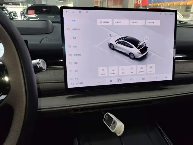 Geely Galaxy Xingyao 8 — Фото автомобиля 12