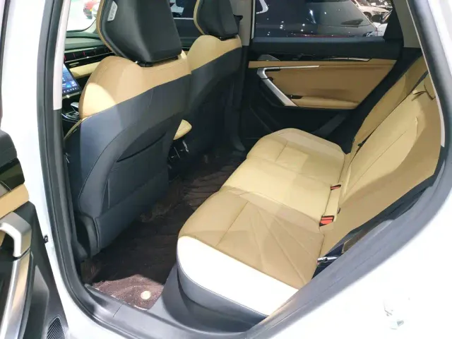 Geely Boyue L — Фото автомобиля 16