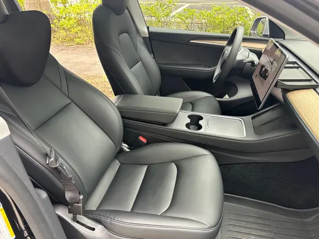 Tesla Model Y — Фото автомобиля 14
