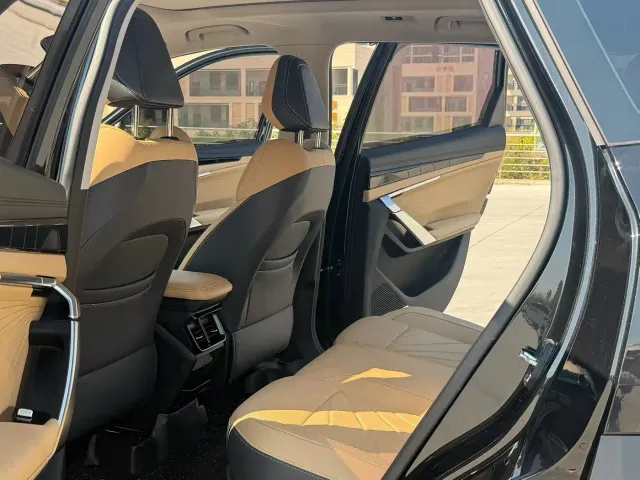 Geely Boyue L — Фото автомобиля 5