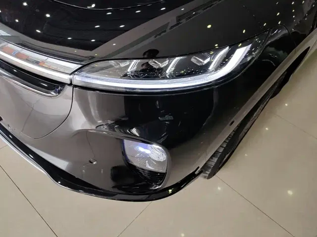 Voyah Auto Voyah Zhiyin 2024 Long Range Super Charging Edition — Фото автомобиля 23