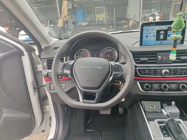 Forthing T5 — Фото автомобиля 10