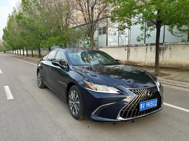 Lexus ES — Фото автомобиля 2