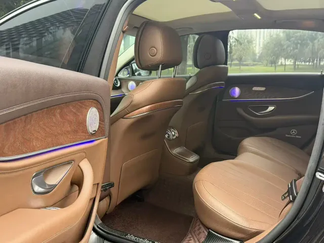 Mercedes-Benz E-Class — Фото автомобиля 5