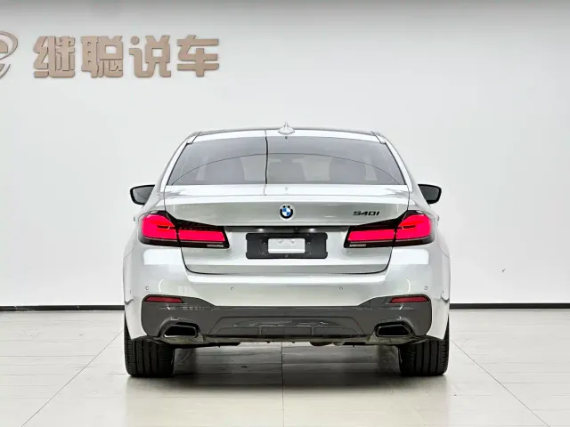 BMW 5 Series — Фото автомобиля 17