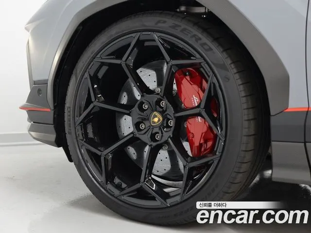 Lamborghini Urus — Фото автомобиля 5