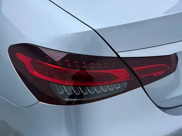 Mercedes-Benz E-Class — Фото автомобиля 10