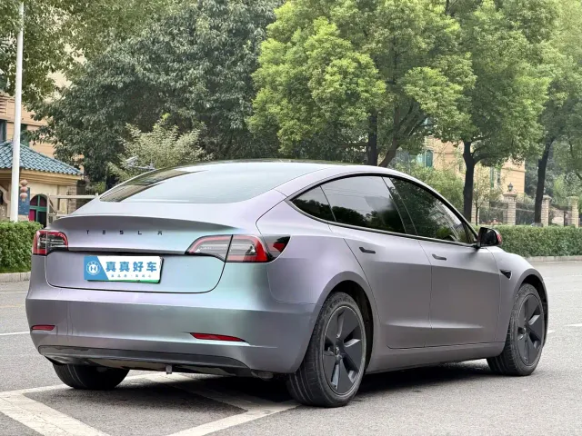 Tesla Model 3 — Фото автомобиля 4