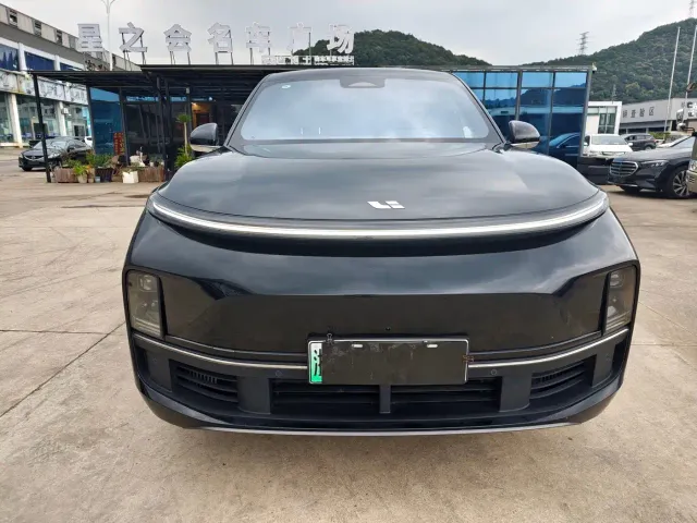 Li Auto L8 — Фото автомобиля 2