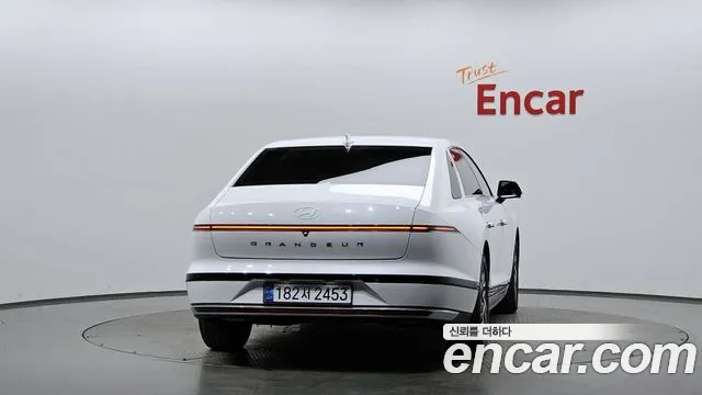 Hyundai Grandeur GN7 — Фото автомобиля 3