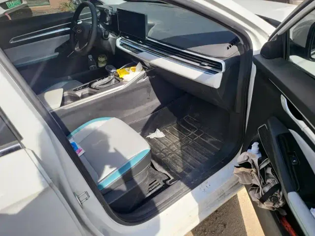 Geely Emgrand — Фото автомобиля 8