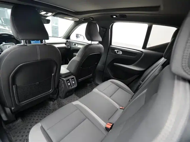 Volvo XC40 — Фото автомобиля 11