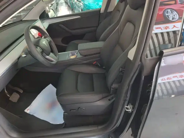 Tesla Model Y — Фото автомобиля 14