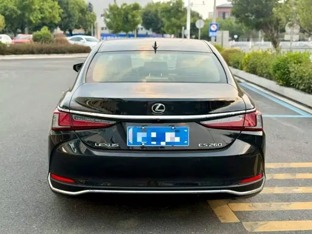 Lexus ES — Фото автомобиля 5