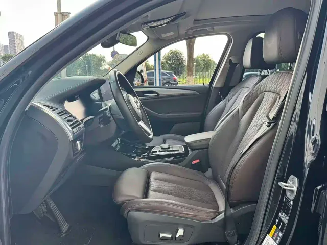 BMW iX3 — Фото автомобиля 4