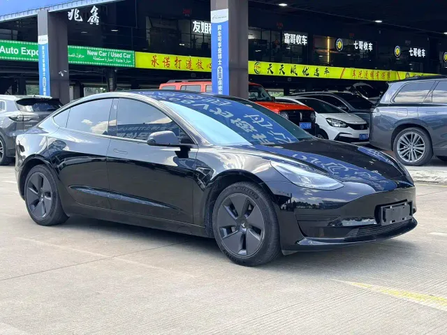 Tesla Model 3 — Фото автомобиля 3