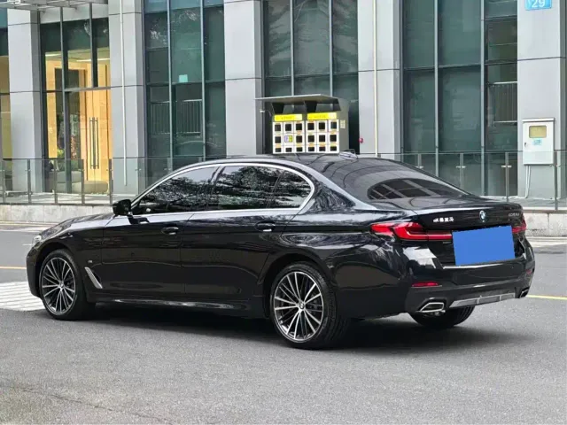 BMW 5 Series — Фото автомобиля 4