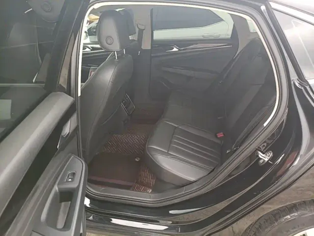 Volkswagen Passat — Фото автомобиля 12