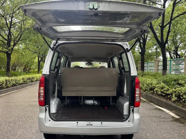 Wuling Hongguang V — Фото автомобиля 7