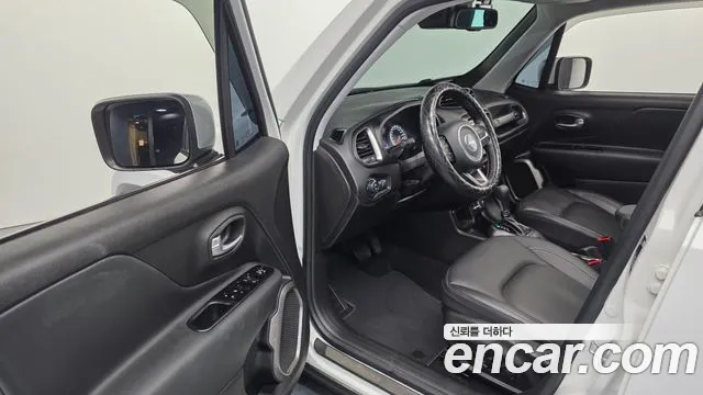 Jeep Renegade — Фото автомобиля 15